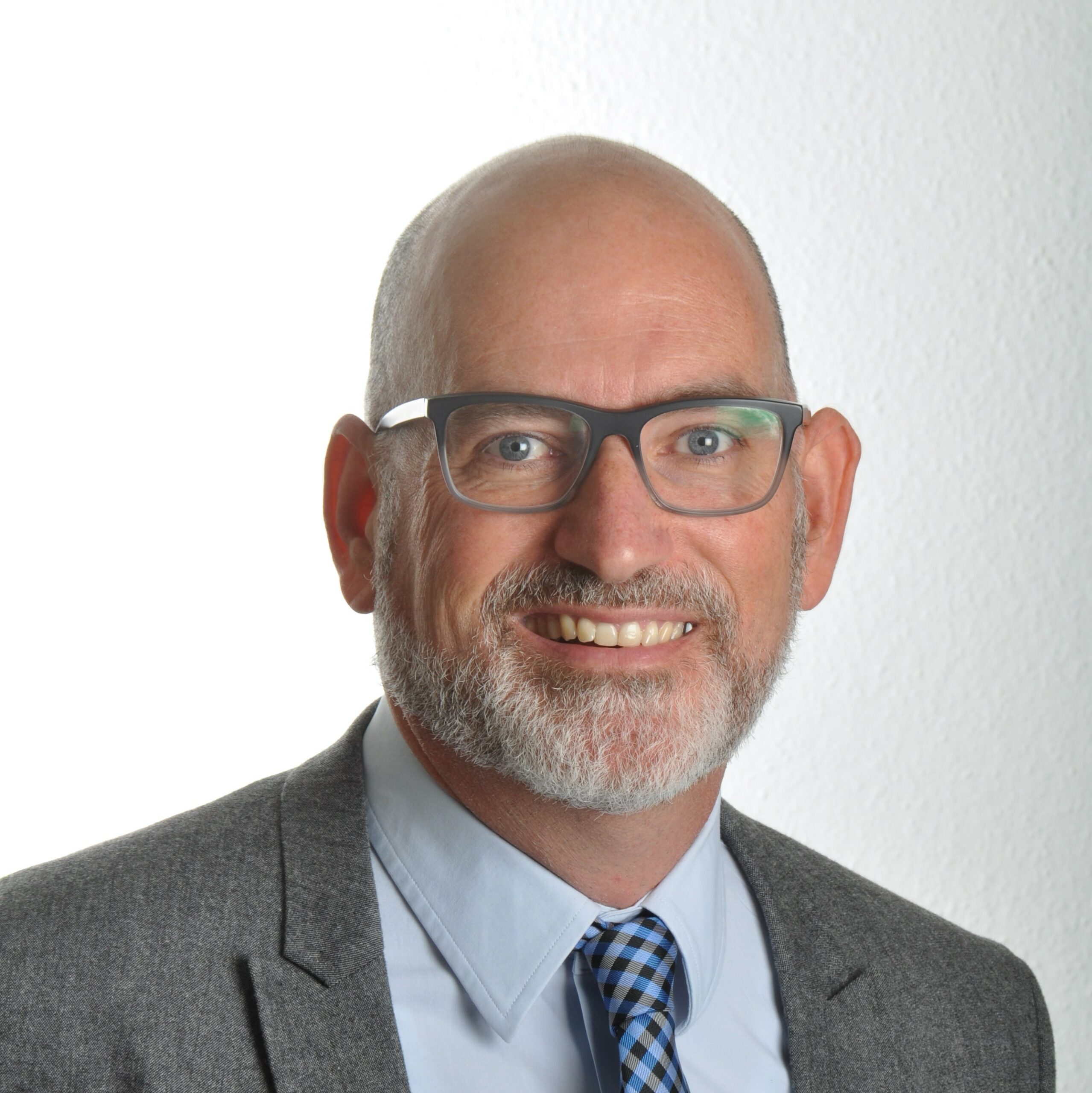 Ian headshot 2017